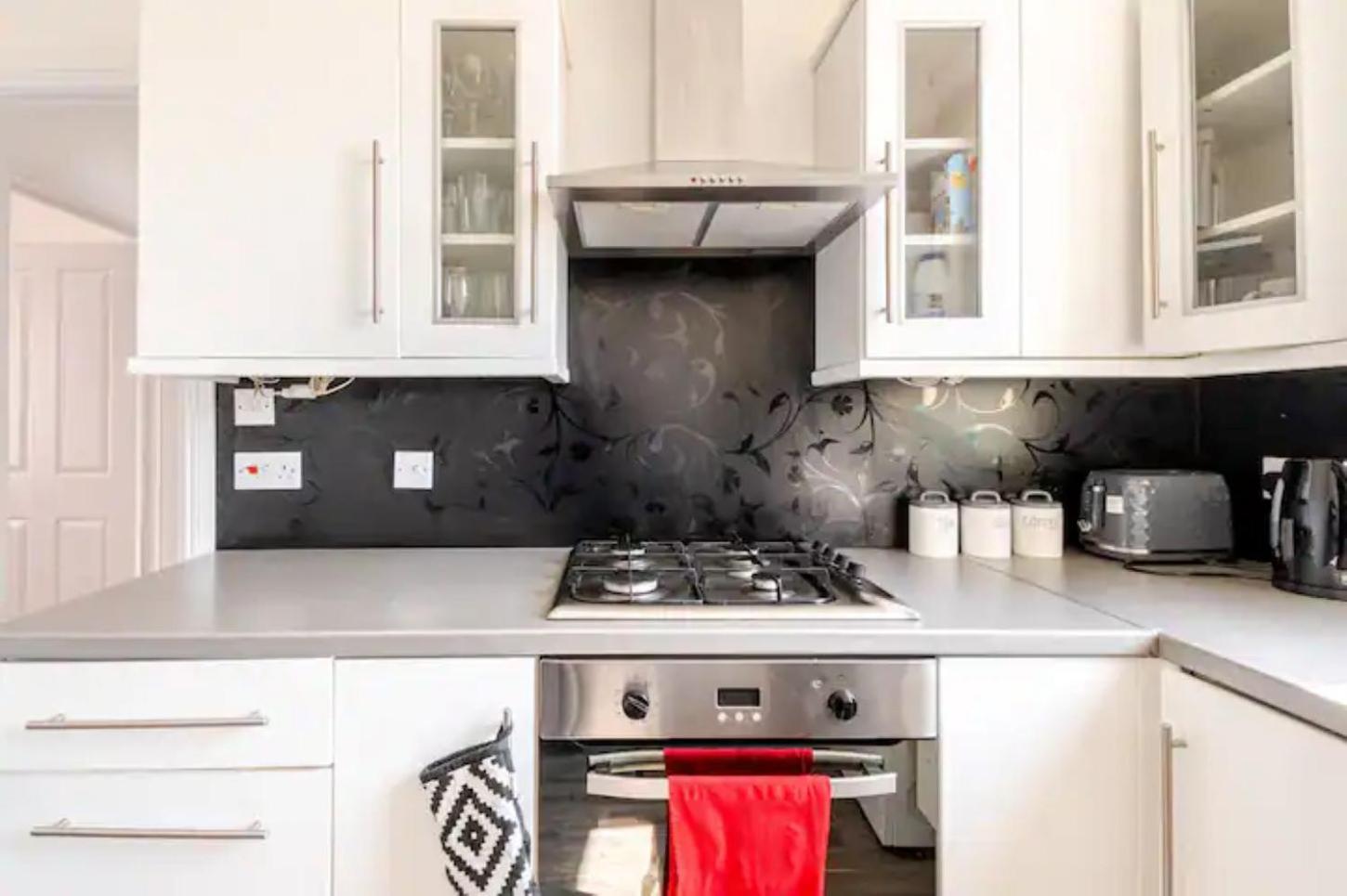 Castle View 2 Bedroom Apartment In Town Centre Хейстингс Екстериор снимка