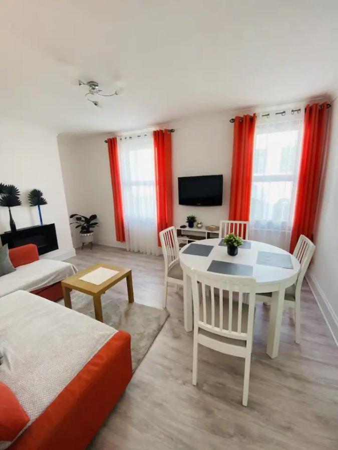 Castle View 2 Bedroom Apartment In Town Centre Хейстингс Екстериор снимка